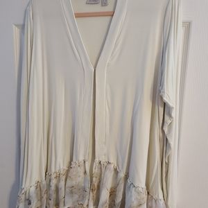 LOGO Lori Goldstein 1X Rayon 230 Cardigan with printed trim Pearl Orchid Ivory